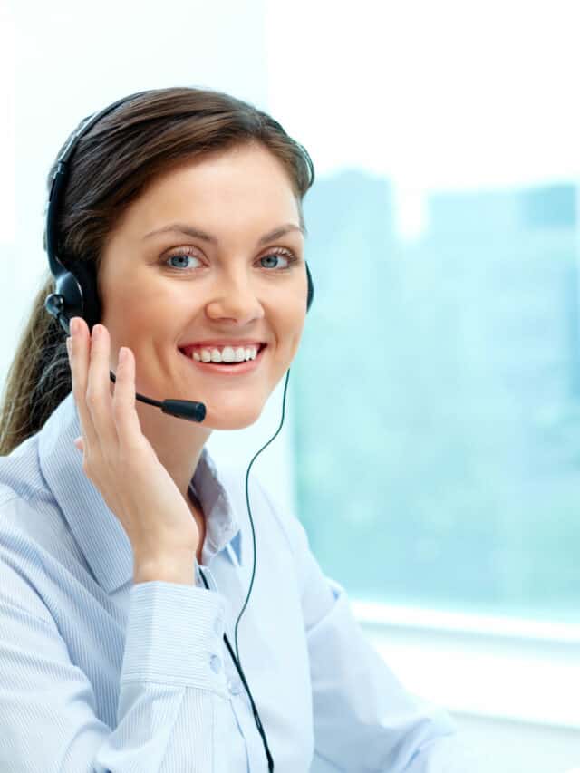cropped-businesswoman-with-headset-talking-someone-online-scaled-2.jpg